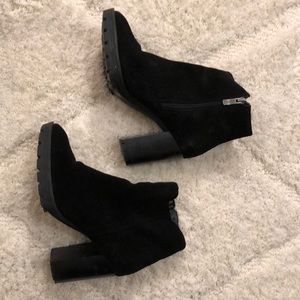 Perfect condition BCBG chunky booties. Size 8. Black suede.